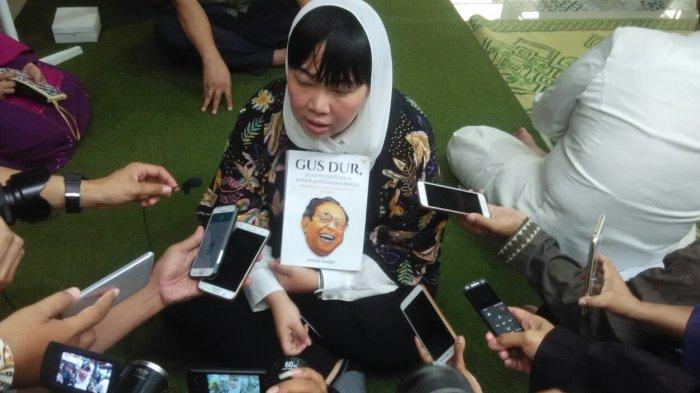 Inayah Wulandari Wahid saat menghadiri Bedah Buku 'Gus Dur Islam Nusantara dan Kewarganegaraan Bhineka' dalam rangka rangkaian Haul ke-9 Gus Dur di Aula Ponpes Al Muayyad Solo, Jumat (22/2/2019).