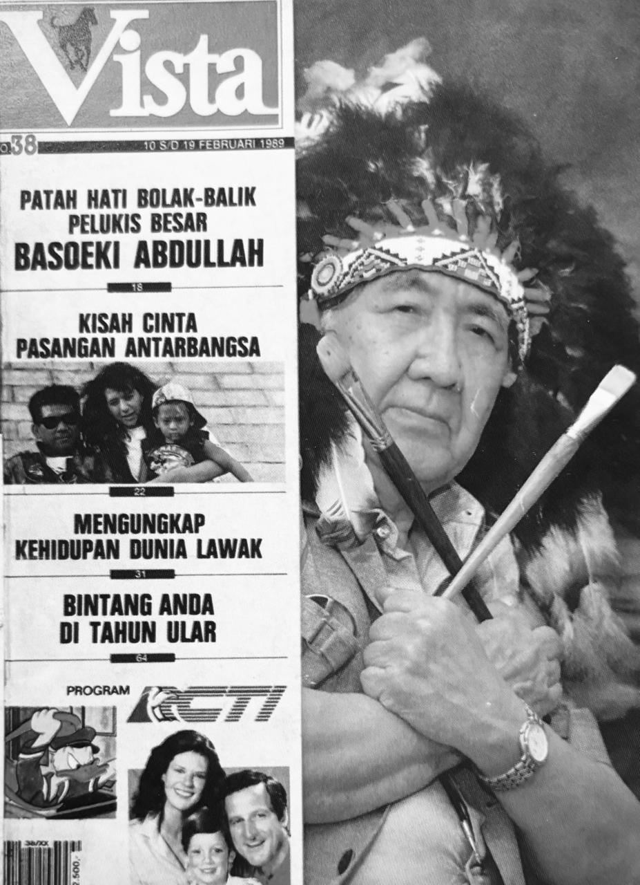 Basoeki Abdullah kala menjadi “cover boy” majalah Vista. Dengan topi Indian. (Foto: Agus Dermawan T.)